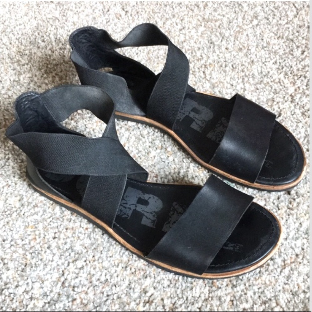 Sorel 🐻‍❄️ black leather sandals